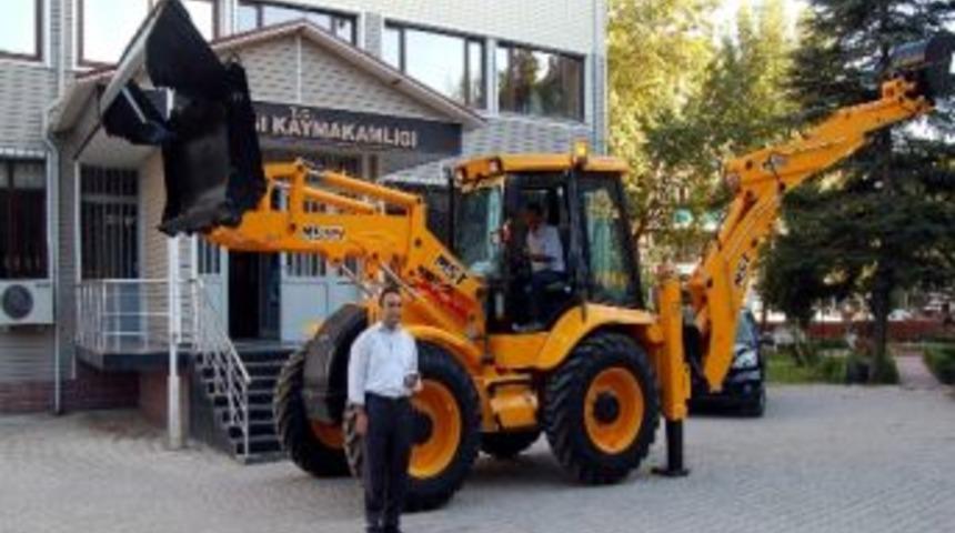 Sanko'dan G&ouml;lbaşı Kaymakamlığı'na İş Makinesi