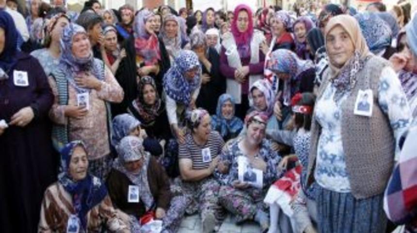 Bursalılar Şehitleri Için Kenetlendi