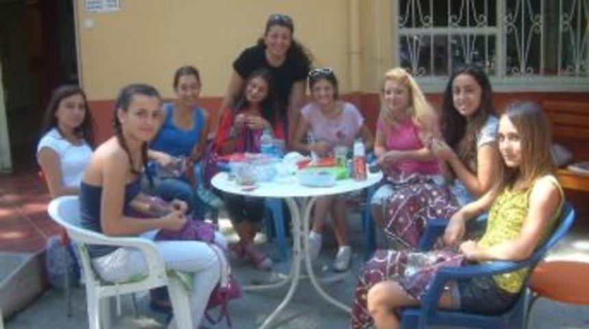 Burhaniye&rsquo;nin Marifetli Folklorcuları