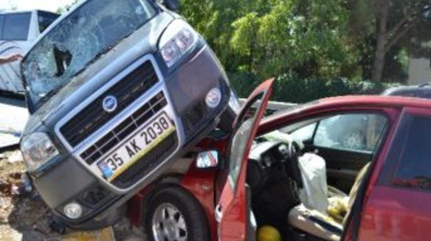 Kula'da Kaza: 4 Yaralı