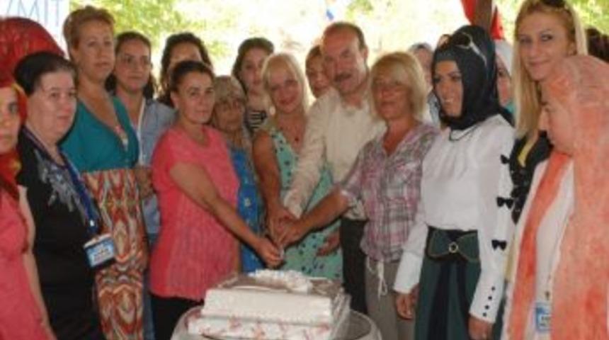 İzmitli Bayanlar G&ouml;n&uuml;llerince Eğlendi