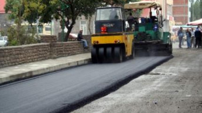 Kars&rsquo;ta Belediye &Ccedil;alışmaları Vatandaşların Y&uuml;z&uuml;n&uuml; G&uuml;ld&uuml;r&uuml;yor