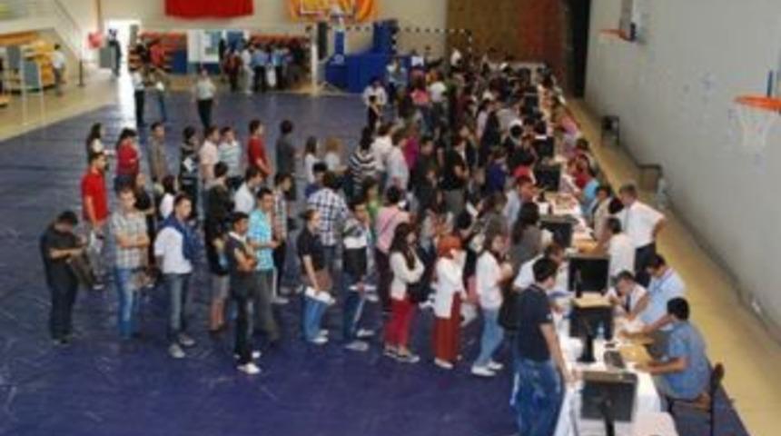 &Uuml;niversitede &Ouml;ğrenci kayıtları başladı