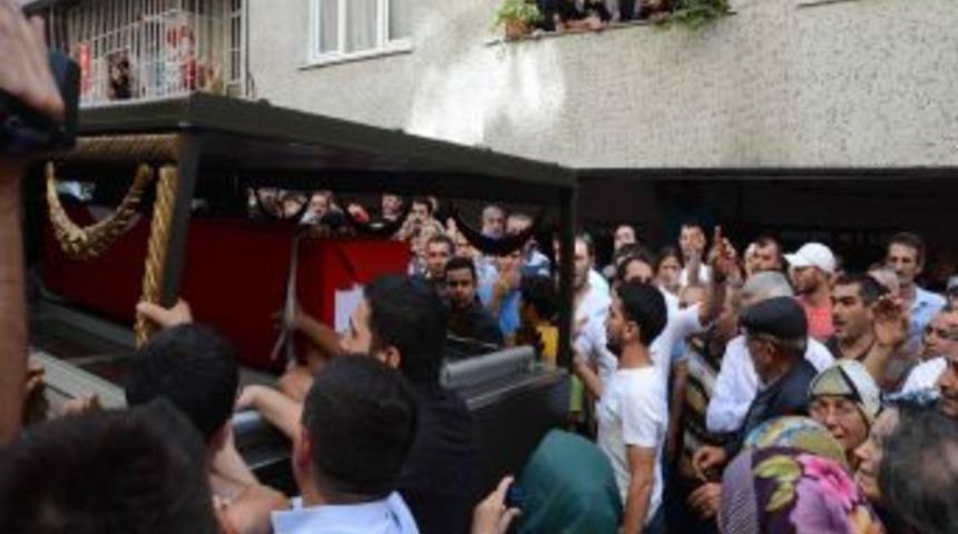 Şehidin Cenazesi Helallik I&ccedil;in Baba Evine Getirildi