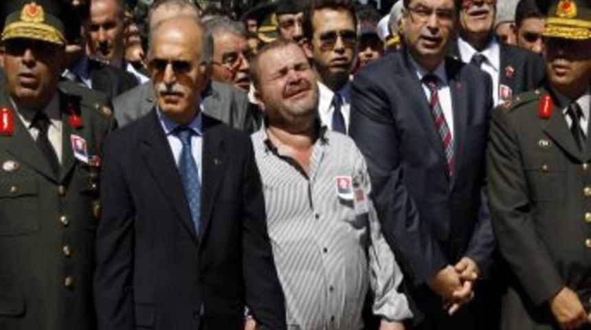 Şehit G&uuml;le&ccedil;, Binlerce Insan Tarafından Ebediyete Uğurlandı