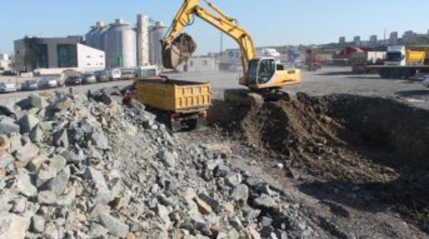 Beylikd&uuml;z&uuml;'nde Trafik Sorununu Halledecek Kavşağın Yapımına Başlandı