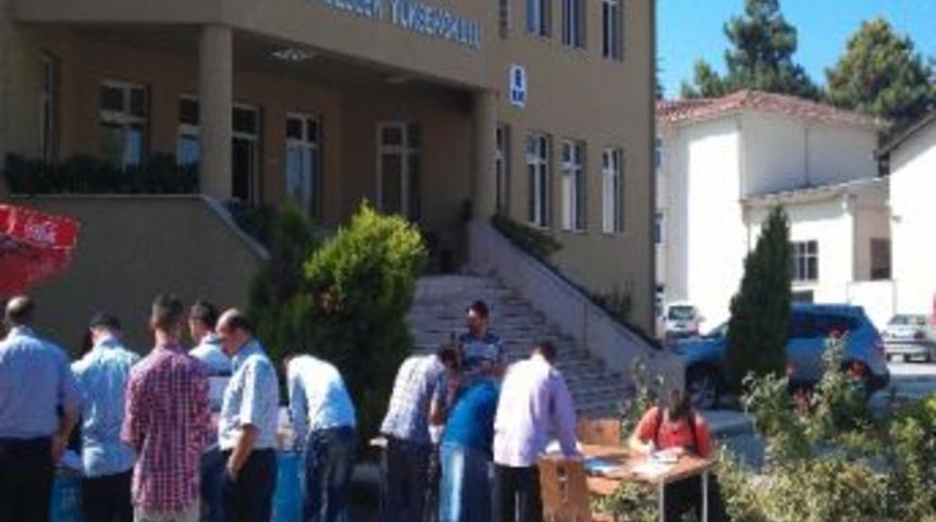 D&uuml;zce &Uuml;niversitesi&rsquo;nde Kayıtlar S&uuml;r&uuml;yor