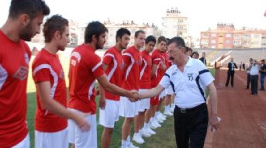 Akşit, &ldquo;s&ouml;z Futbolcularda&rdquo;