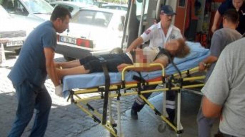 Ayrılmak İsteyen Sevgilisini Bı&ccedil;akladı