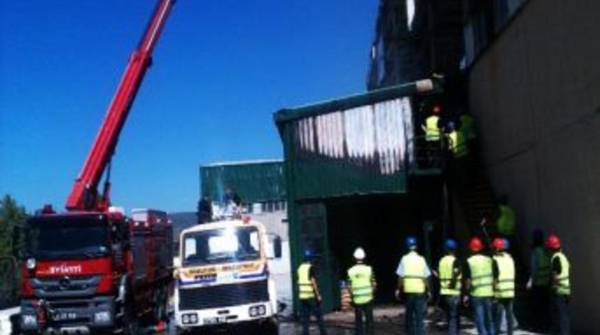 Boz&uuml;y&uuml;k&rsquo;te Fabrika Yangını