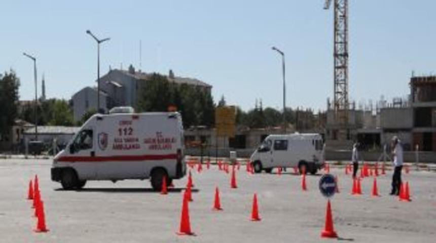 &Ccedil;orum&rsquo;daki Ambulans S&uuml;r&uuml;c&uuml;s&uuml; Ve Att&rsquo;lere Acil S&uuml;r&uuml;ş Eğitimi