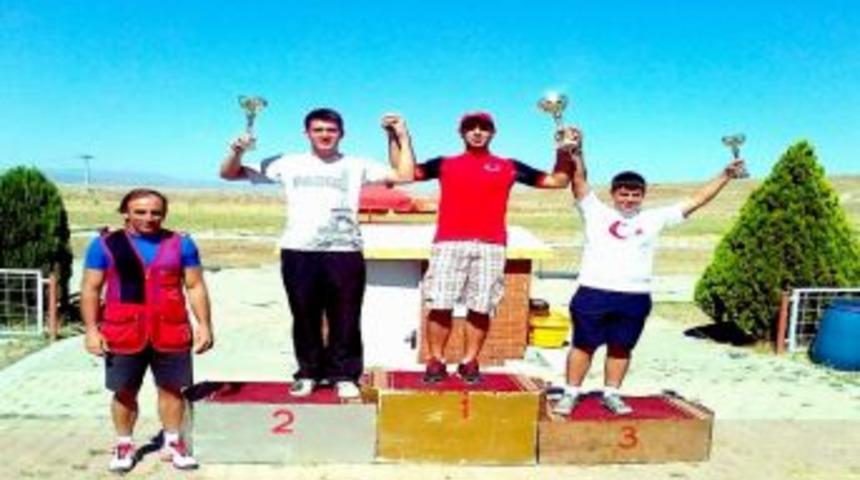 Ko&ccedil;arlılı İlker Karabudak Atıcılıkta T&uuml;rkiye Birincisi Oldu