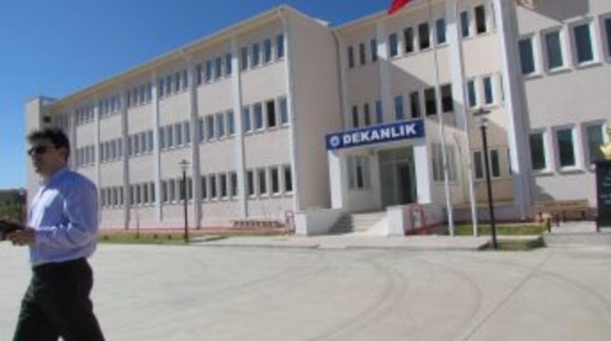 Deniz, 'Boyabatlılar Işletme Fak&uuml;ltesine Sahip &Ccedil;ıksın'