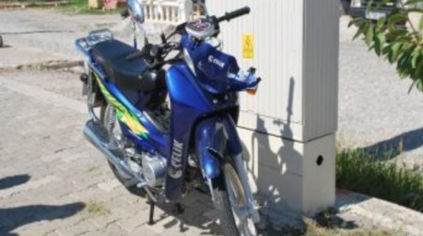 Motosiklet El Arabasına &Ccedil;arptı: 1 Yaralı