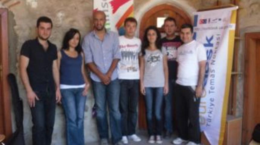Gen&ccedil; Yaşamın Sesleri Derneği&rsquo;nden Gen&ccedil;lere, Ayrılış &Ouml;ncesi Eğitimi