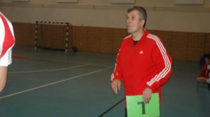 Hentbolcular G&uuml;&ccedil; Depoluyor