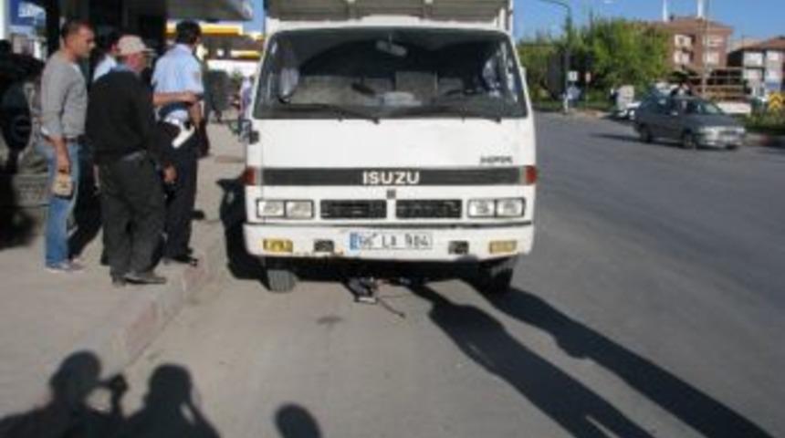 10 Yaşındaki &Ccedil;ocuk Kamyon Altında Kaldı