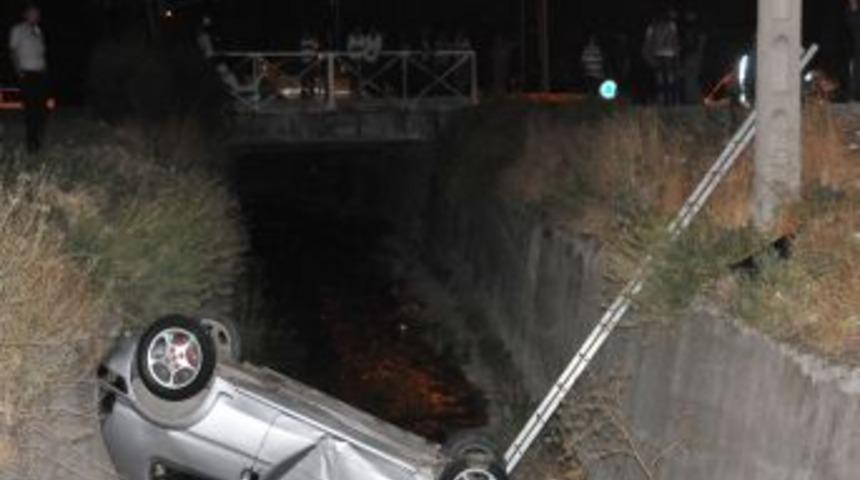 &Ccedil;orum'da Otomobil Dereye U&ccedil;tu