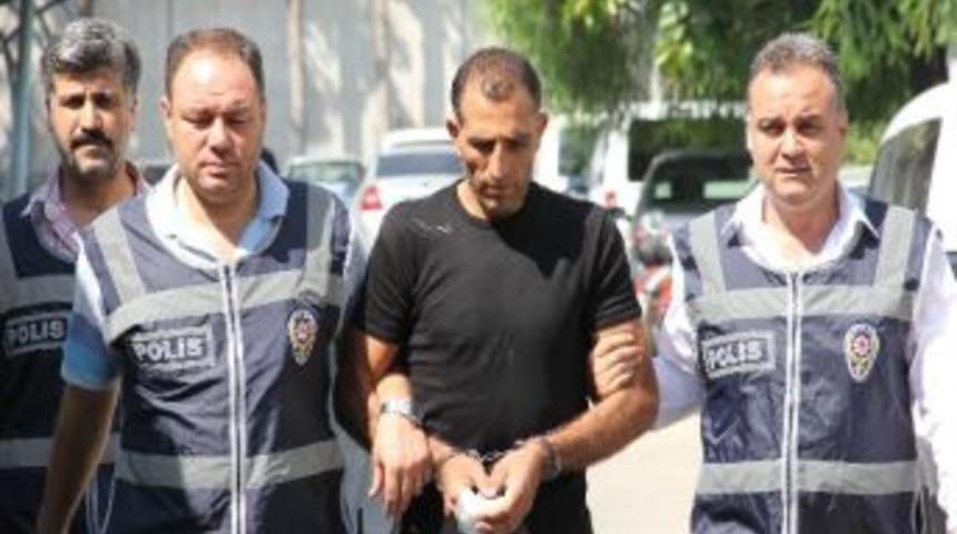 Kurbanı &Ouml;lene Kadar Başında Bekledi