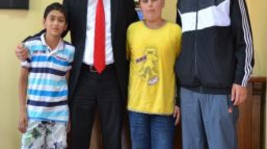 Başarılı G&uuml;reş&ccedil;iler Kaymakamı Ziyaret Etti