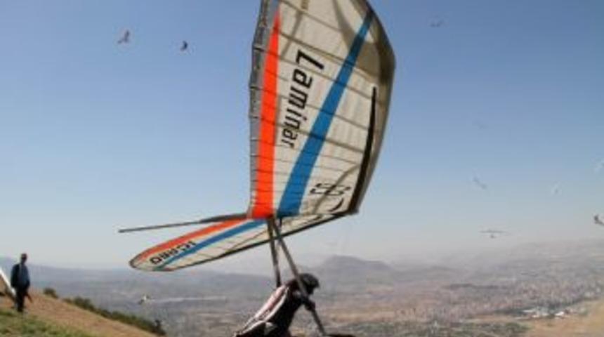 Yelkenciler Gole U&ccedil;tu