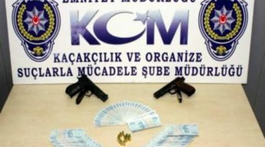 Piyasaya Sahte Para S&uuml;rmeye &Ccedil;alışan &Uuml;&ccedil; Kişi Yakalandı