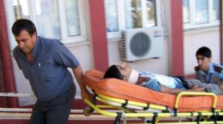 Adıyaman&rsquo;da Trafik Kazası: 3 Yaralı