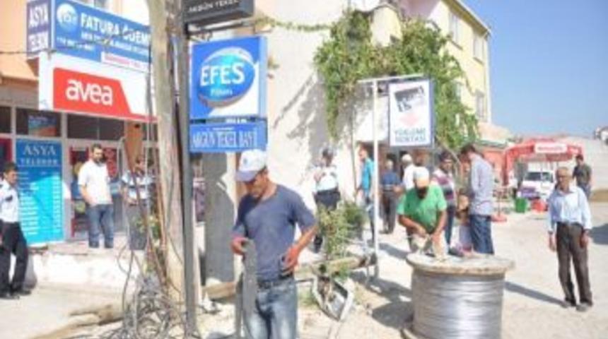 Elektrik Direği &Uuml;zerine D&uuml;şt&uuml;