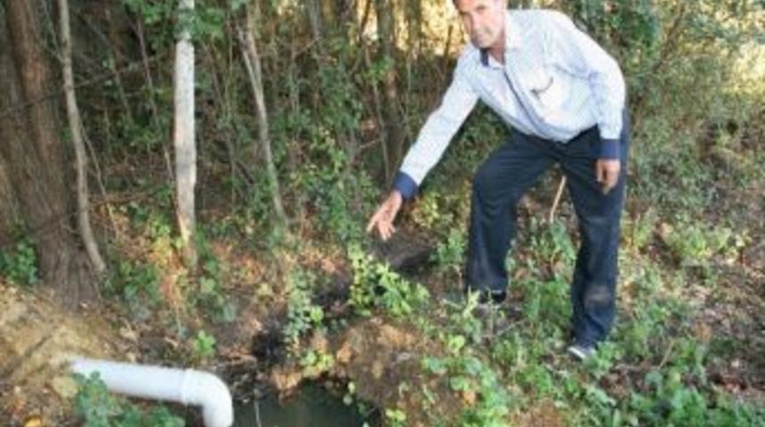 A&ccedil;ıktan Akan Lağım Tehlike Sa&ccedil;ıyor