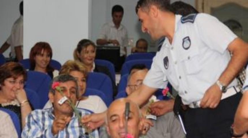 Edremit Belediye Meclisi&rsquo;nde Karanfil S&uuml;rprizi