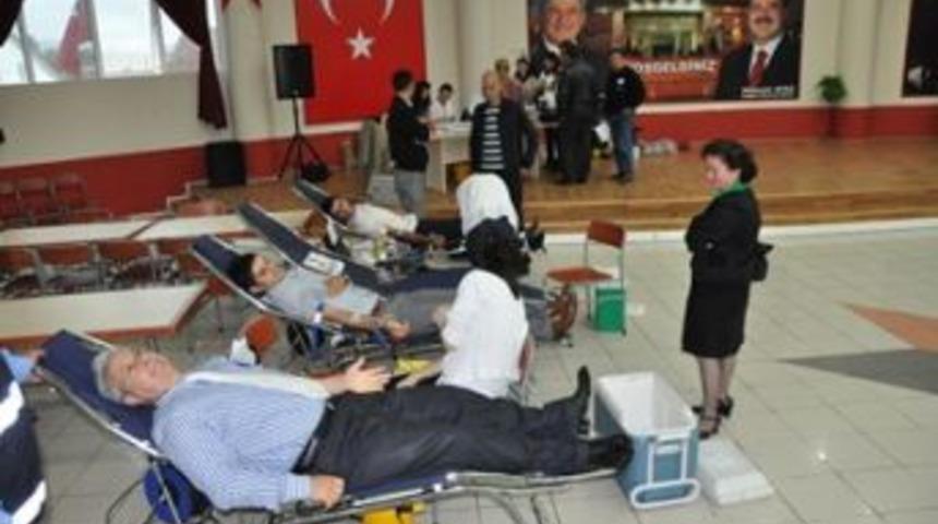 Başiskele Belediyesi&rsquo;nden Kızılay&rsquo;a destek