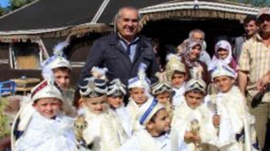 Suşehri Belediyesi 60 &Ccedil;ocuğu S&uuml;nnet Yaptırdı