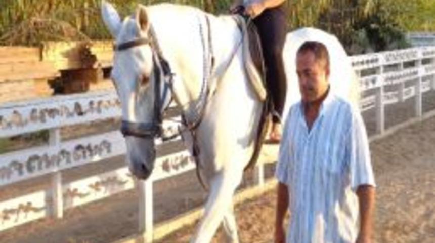 Ahu Tuğba Kızının Başarısını &Ouml;d&uuml;llendirdi