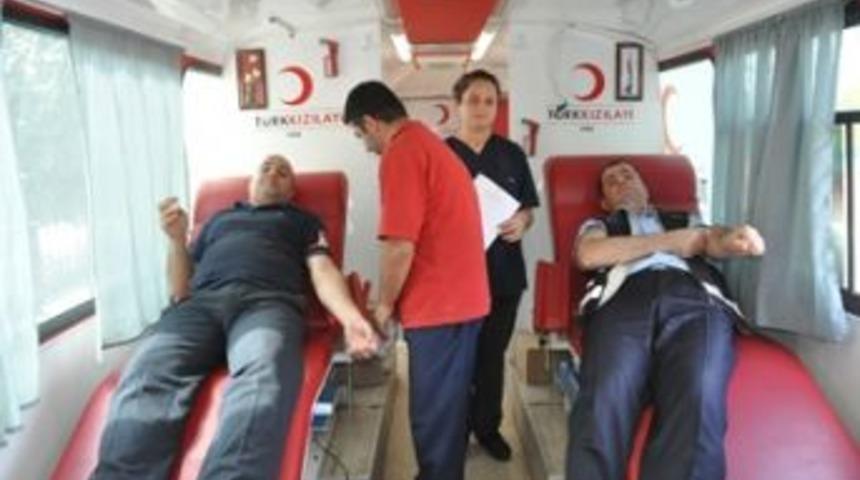 Kartepe belediyesi personeli de kan verdi