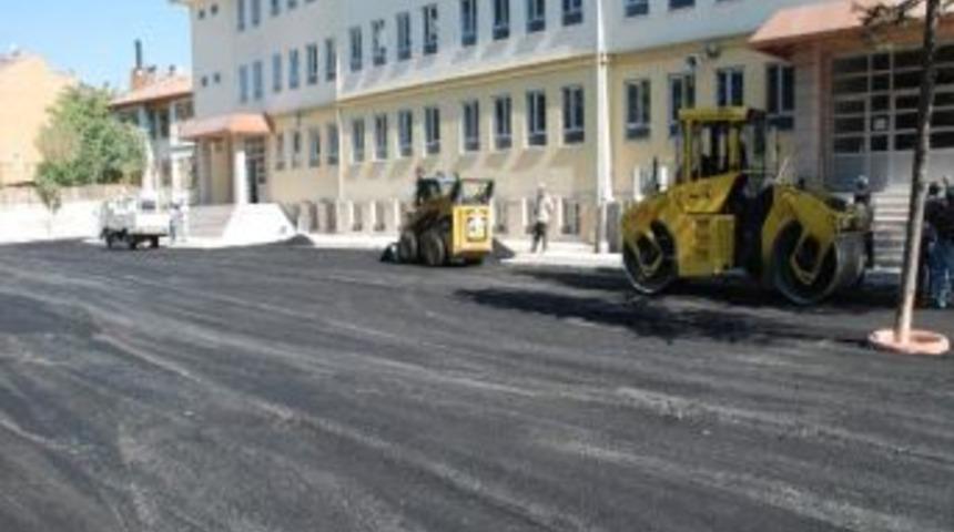 Karatay'da Okul &Ccedil;evreleri Asfaltlanıyor