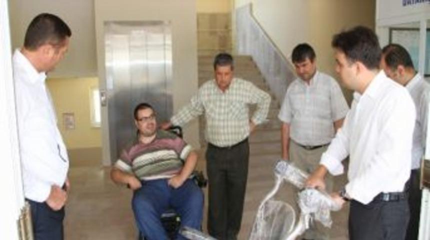 K&ouml;pr&uuml;başı Kaymakamlığı'nın Engelli Asans&ouml;r&uuml; Hizmete A&ccedil;ıldı