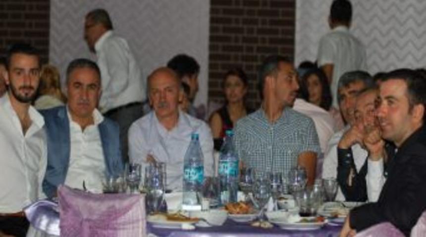 &Ccedil;e&ccedil;en Ailesinin Mutlu G&uuml;n&uuml;