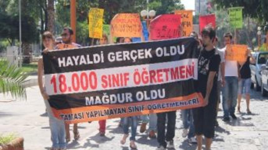 Mersin&rsquo;de Atanamayan Sınıf &Ouml;ğretmenlerinden Eylem