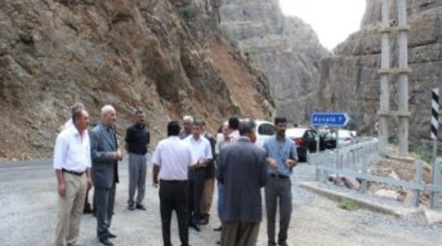 Valilik Kararıyla Grup K&ouml;y Yolları Kapatıldı