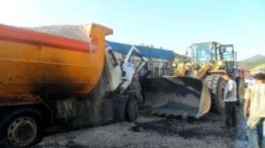 Tır Kamyonla &Ccedil;arpıştı: 1 Yaralı