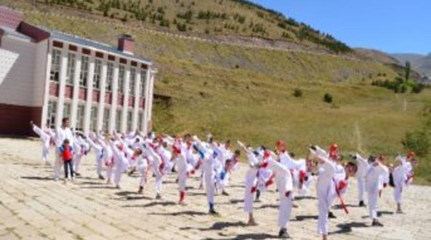 Karateciler Velilerin Desteği İle Kampa Girdi