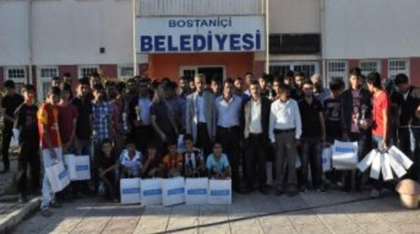 Bostani&ccedil;i Belediyesi Futbol Takımlarını &Ouml;d&uuml;llendirdi
