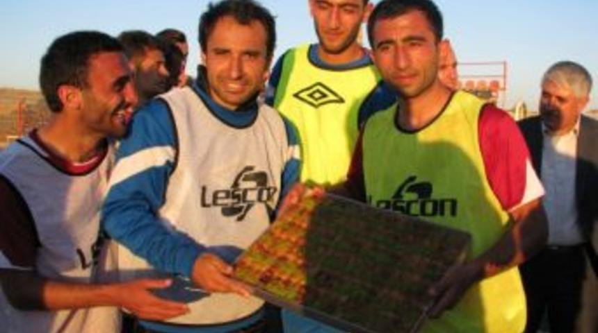 Sorgun Belediyesporlu Futbolculara Moral Baklavası
