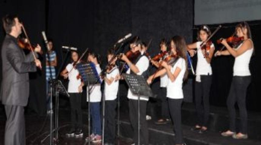 &Ccedil;ocuk K&uuml;lt&uuml;r Merkezi&rsquo;nde Yaz D&ouml;nemi G&ouml;sterilerle Son Buldu