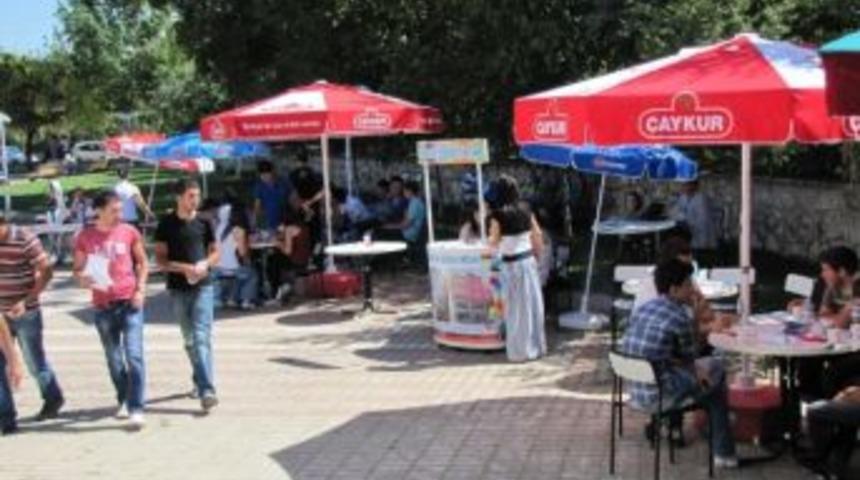 Hisarcık&rsquo;ta Yurt Sahiplerinin &Uuml;niversite &Ouml;ğrencisi Kapma Yarışı