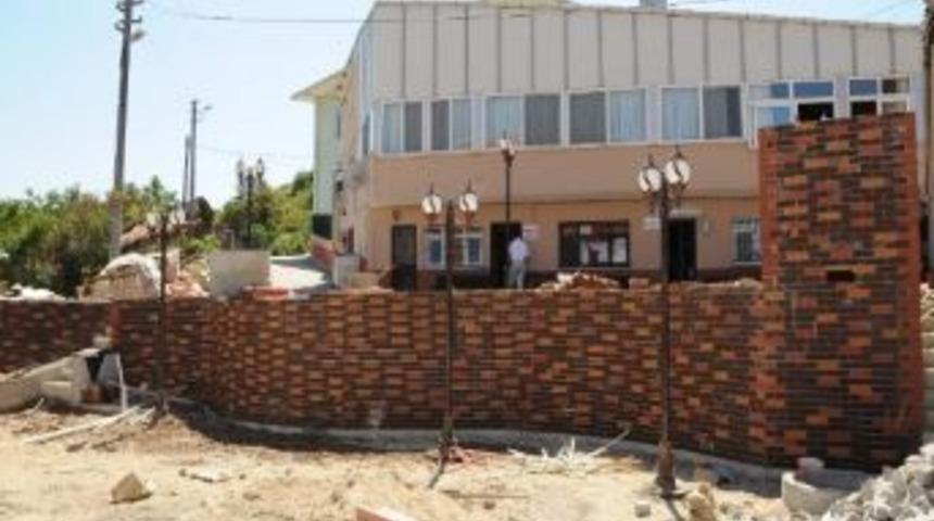 Yenik&ouml;y Meydan Projesi Hızla İlerliyor