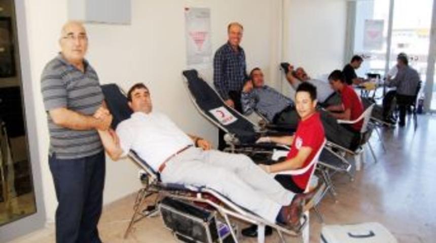 &Ccedil;orumlu Esnaf Ve Sanatkarlar Kan Verdi