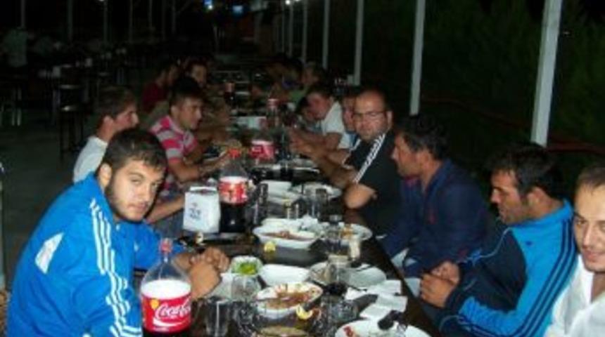 Korkuteli&rsquo;nde G&uuml;reş&ccedil;ilere Yemek