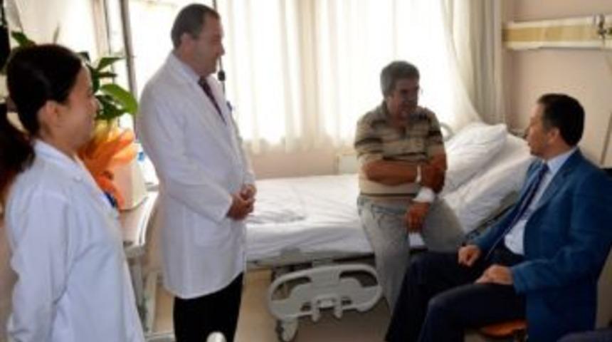 Vali Yerlikaya&rsquo;dan Şehit Babasına Ge&ccedil;miş Olsun Ziyareti