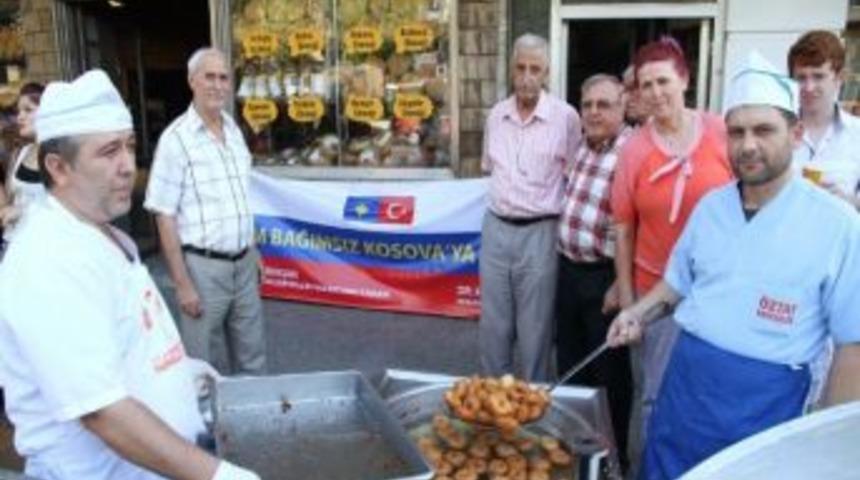 Kosova İ&ccedil;in '&ouml;zg&uuml;rl&uuml;k' Lokması D&ouml;k&uuml;ld&uuml;